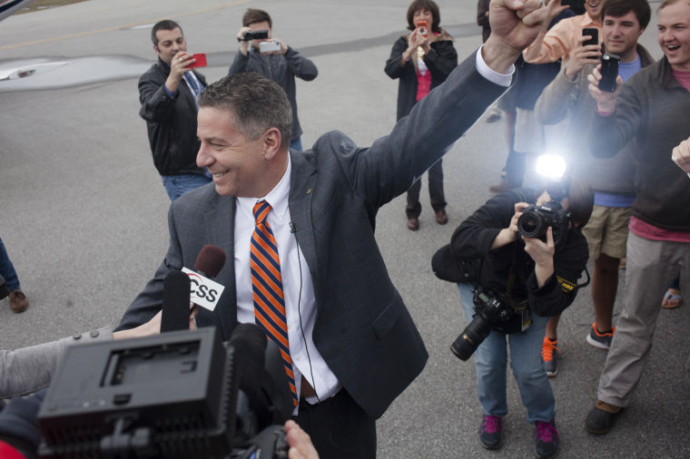 Bruce Pearl officially hired